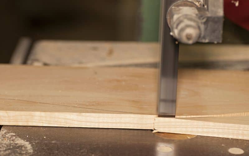 Can You Cut Straight Lines With A Bandsaw?
